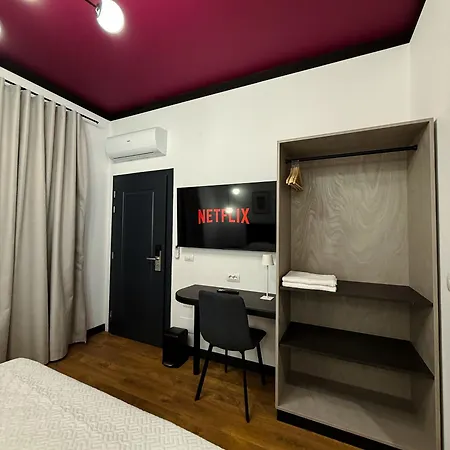 Days Free Parking * تيرانا