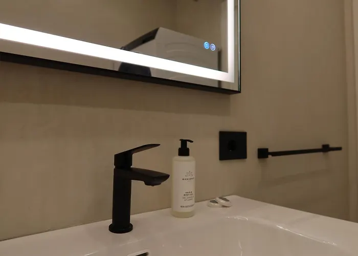 Days Free Parking تيرانا