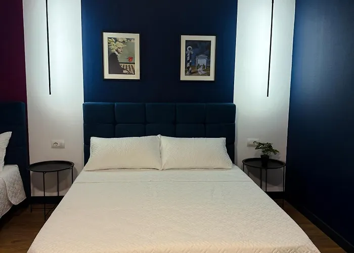 Days Free Parking * Tiran